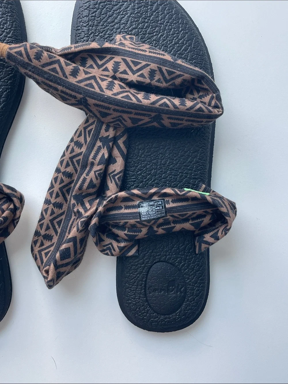 Sanuk size 9 EU 40